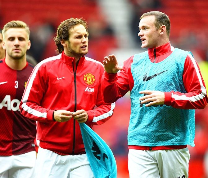 Daley Blind of Manchester United and Wayne Rooney of Manchester United chat