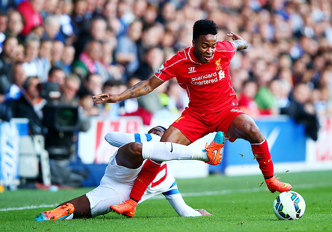  Raheem Sterling of Liverpool (left)battles for the ball with Leroy Fer of QPR