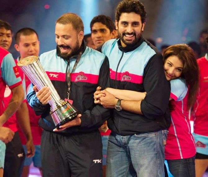 Aishwarya Rai Bachchan celebrates with husband Abhishek Bachchan after the Pro Kabaddi League final