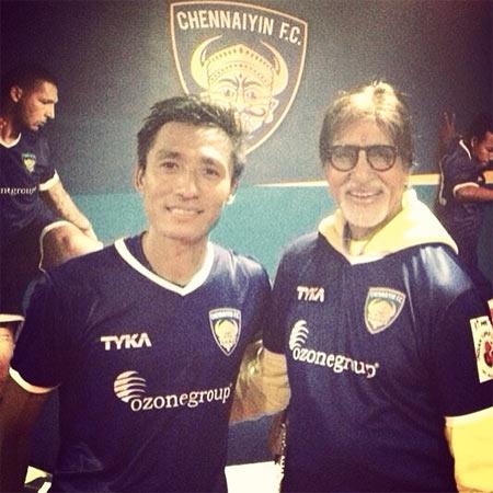 India and Chennaiyin FC footballer Gouramangi Singh with Amitabh Bachchan