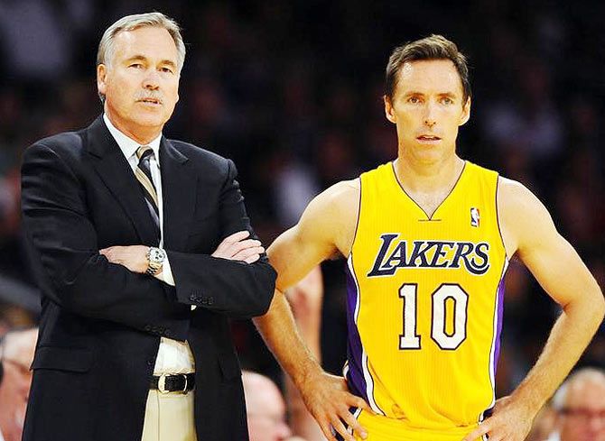 Los Angeles Lakers head coach Mike D'Antoni (left) stands with guard Steve Nash (10)