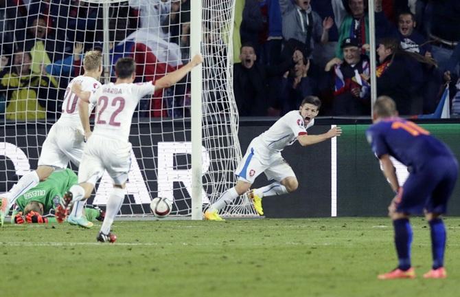 Euro qualifiers: Czechs stun Dutch; Italy tame toothless Norway