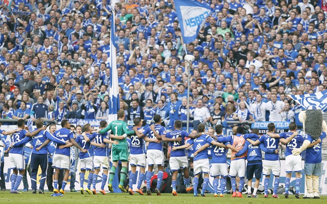 Schalke 04 players and fans celebrate