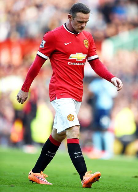 Wayne Rooney of Manchester United walks off the pitch after receiving a straight red card following a foul on Stewart Downing of West Ham