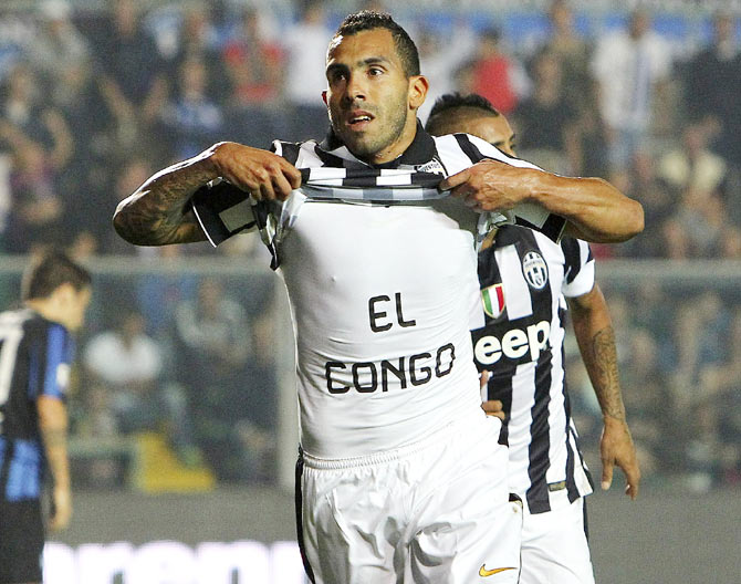 Carlos Tevez of Juventus FC celebrates after scoring the opening goal during the Serie A match between Atalanta BC v Juventus FC at Stadio Atleti Azzurri d'Italia on Saturday