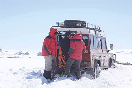 Officials prepare for rescue operations to save Indian mountaineer Malli Mastan Babu