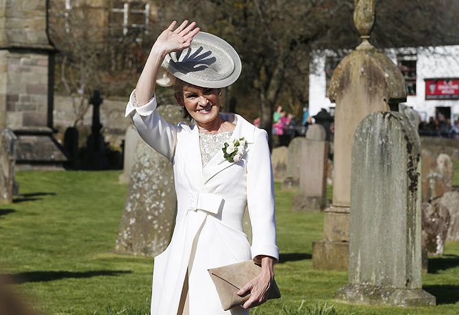 Judy Murray waves as she arrives at the cathderal for the wedding of her son tennis player Andy Murray to Kim Sears