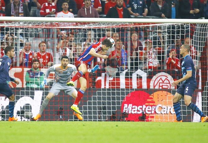 Bayern Munich's Robert Lewandowski scores