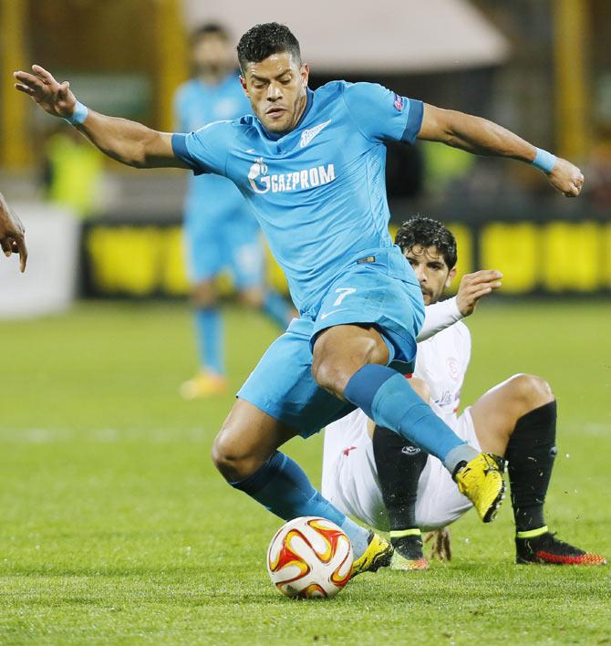 Zenit St. Petersburg's Hulk (front) challenges Sevilla's Ever Banega