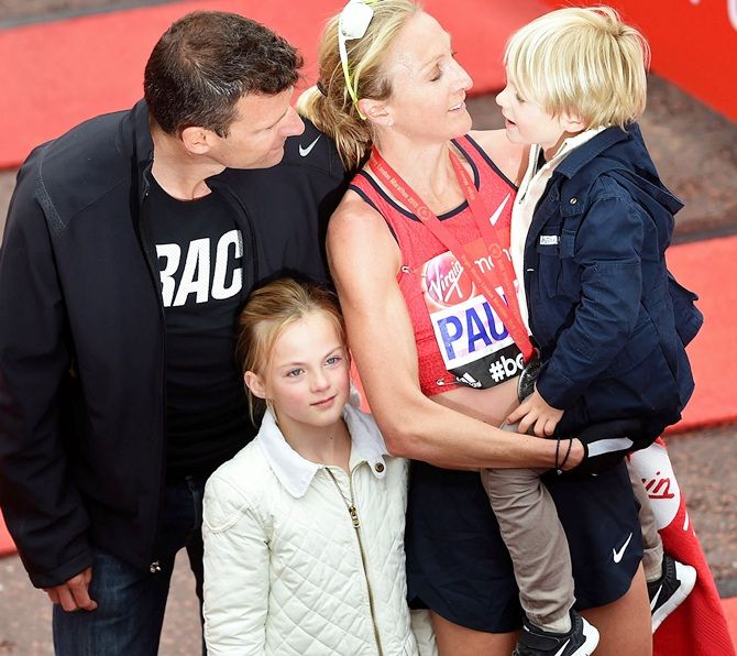 Paula Radcliffe of Great Britain poses for photos with husband Gary Lough and childern