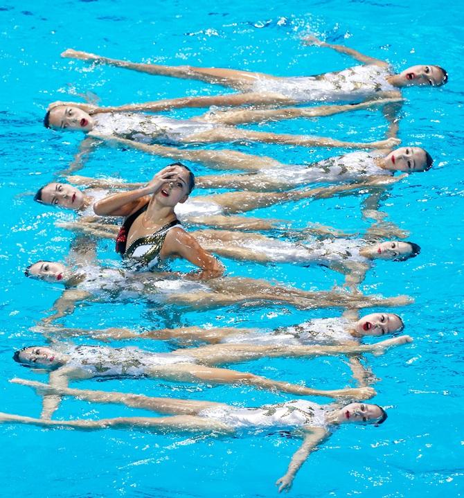 synchronised swimming