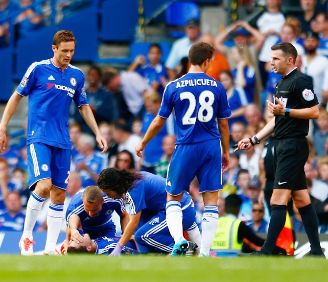  Eden Hazard of Chelsea lies injured and is treated by Chelsea doctor