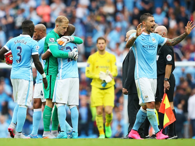Joe Hart and Fernandinho of Manchester City celebrate 