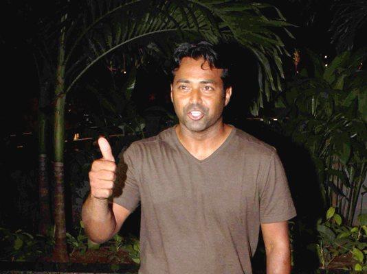 India's Leander Paes acknowledges his fans 