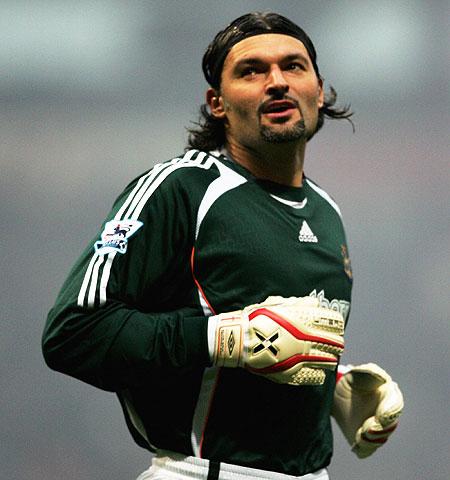 Newcastle United Czech goalkeeper Pavel Srnicek