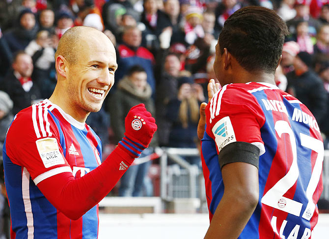 Bayern Munich's Arjen Robben (L) celebrates his goal with David Alaba during their German Bundesliga first division soccer match against VfB Stuttgart 