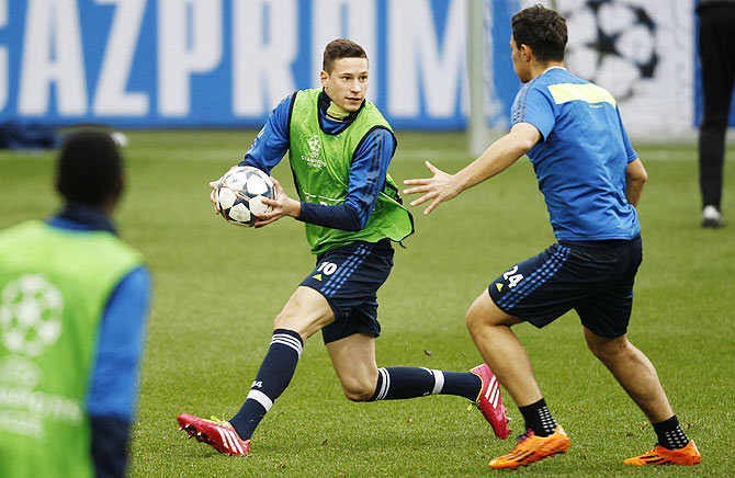 Schalke 04's Julian Draxler catches a ball during a training session