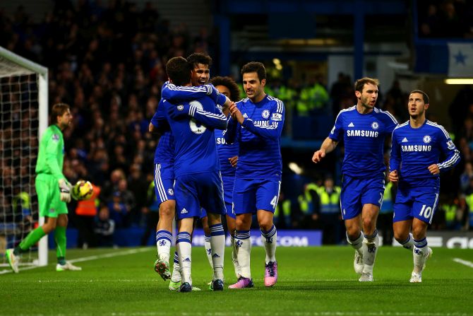 Chelsea pull clear as Man City held by Everton - Rediff Sports