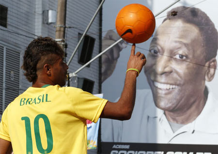A fan of Brazil's football legend Pele