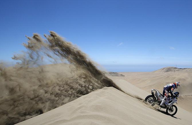 KTM rider Emanuel Gyenes of Romania rides during the sixth stage of the Dakar Rally 2015, from Antofagasta to Iquique, Chile on January 9