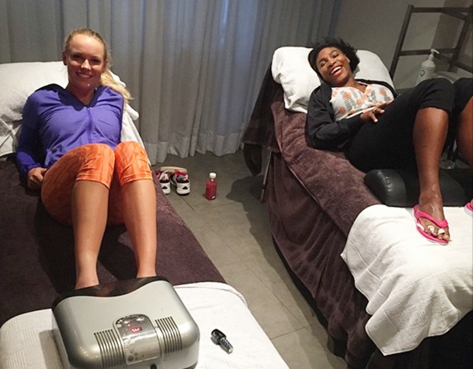 Serena Williams and Caroline Wozniacki gettign their nails done