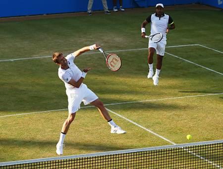 Dabiel Nestor (left) and Leander Paes