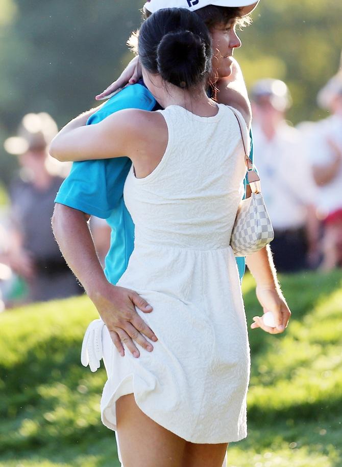  Jason Dufner of the United States hugs his wife Amanda