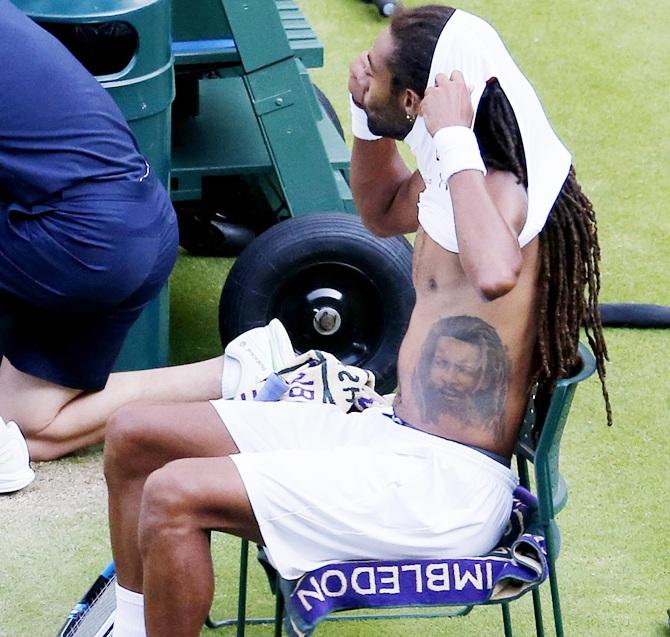 Dustin Brown of Germany changes his shirt