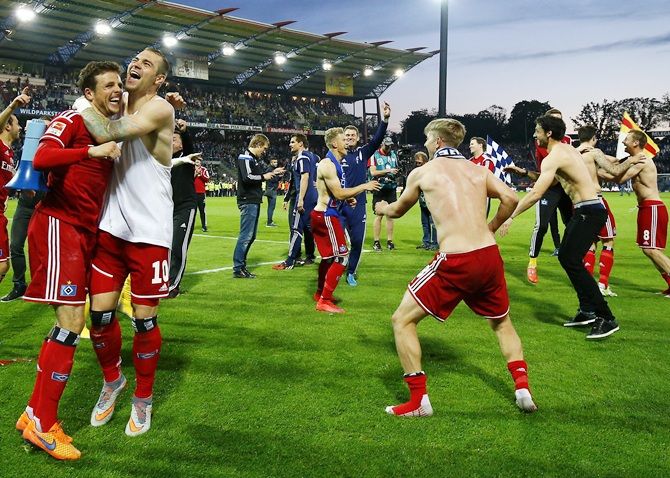 Hamburg SV's players celebrate 
