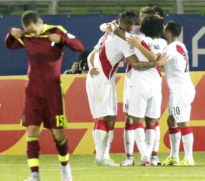 Peru players celebrate