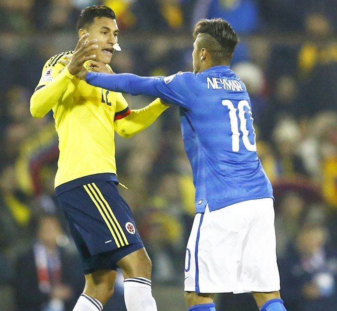 Brazil's Neymar confronts Colombia's Jeison Murillo