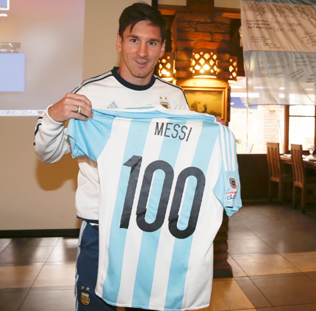 Messi Mania In Bejing! - Rediff.com