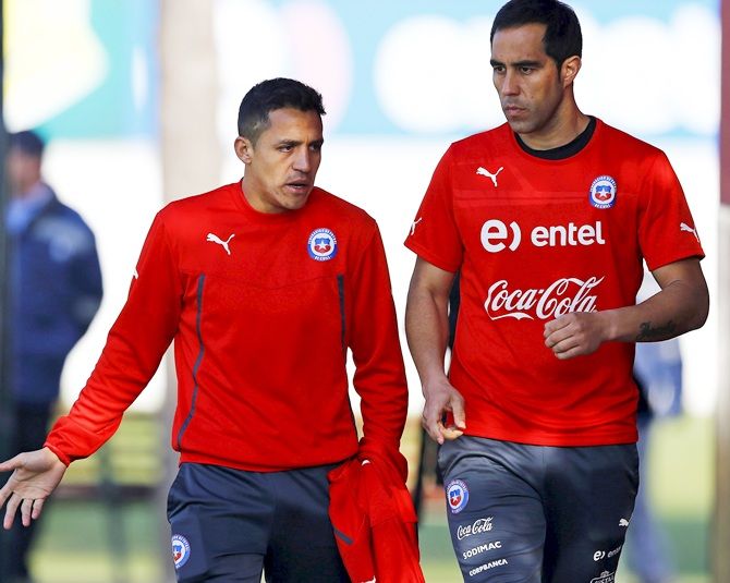 Chile's Alexis Sanchez talks to goalkeeper Claudio Bravo, right, during a   training session
