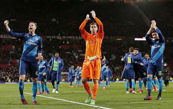 Arsenal's Wojciech Szczesny, Per Mertesacker and Olivier Giroud celebrate after the match