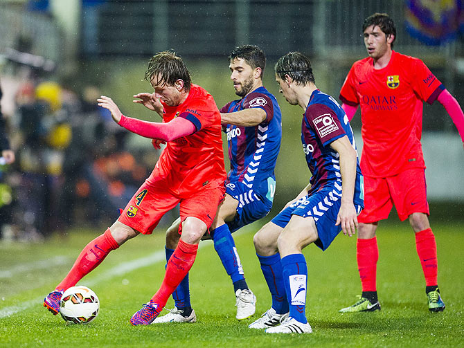 Ivan Rakitic of FC Barcelona duels for the ball with Didac Vila of SD Eibar