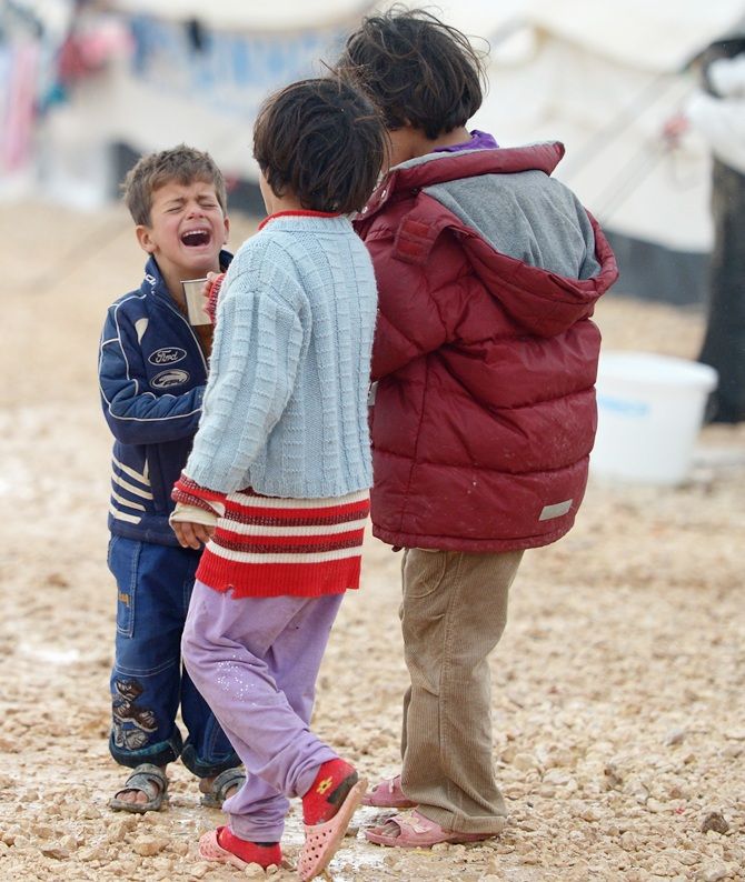 A Syrian boy cries 
