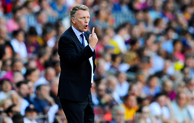 Head coach David Moyes of Real Sociedad directs his players during a La Liga match 