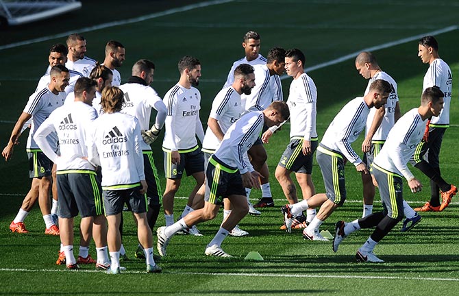 Real Madrid players warm-up during the team training session ahead of the La Liga match against Barcelona 