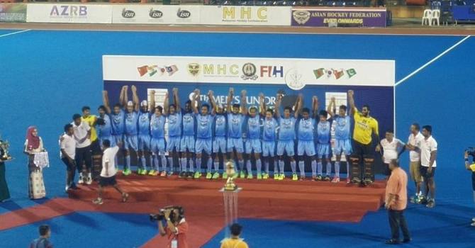 The victorious junior Indian hockey team on the podium 