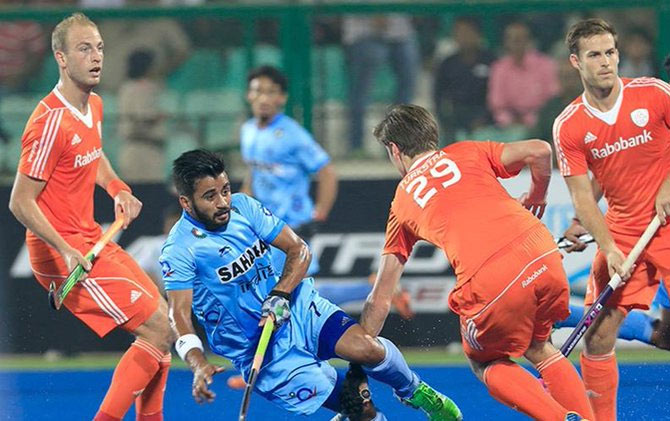 Indian and Dutch players in action 