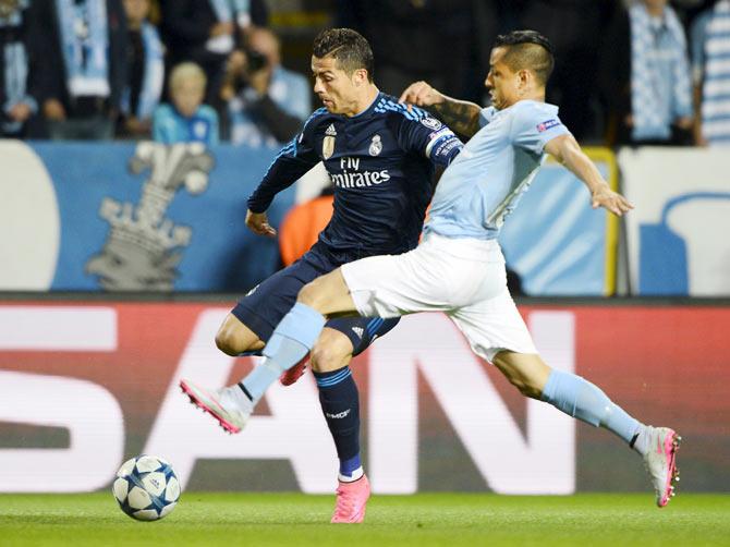 Real Madrid's Cristiano Ronaldo (left) is challenged by Malmo FF's Yoshimar Yotun