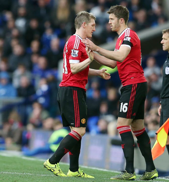 Manchester United's Bastian Schweinsteiger is replaced by teammate Michael Carrick