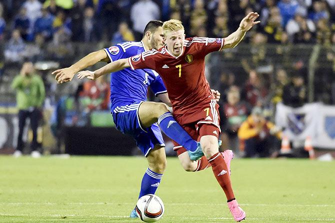 Belgium's Kevin De Bruyne (right) vies with Bosnia's Sead Kolasinac in Brussels, Belgium