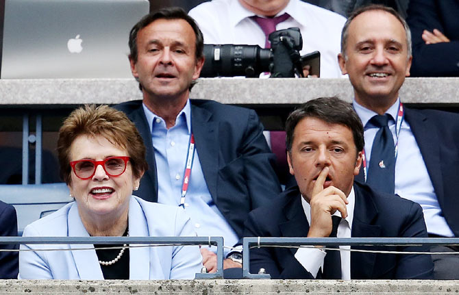 US tennis legend Billie Jean King (bottom, left) and Italian prime minister Matteo Renzi (bottom, right) attend the women's singles final between Roberta Vinci and Flavia Pennetta