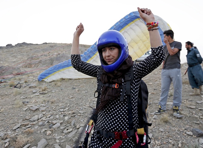 Afghan paraglider Leeda Ozori