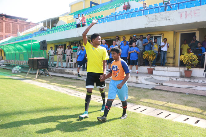 FC Goa's Romeo waves to the crowd