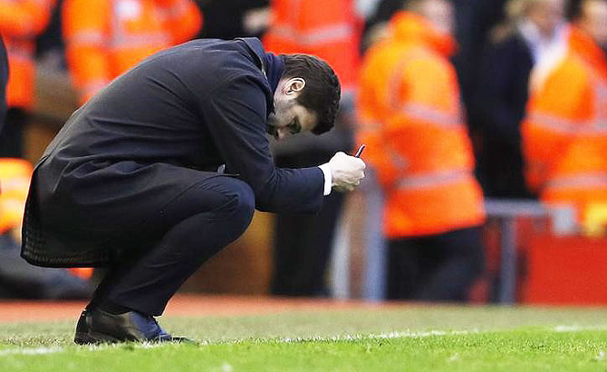 Tottenham manager Mauricio Pochettino looks dejected at full time
