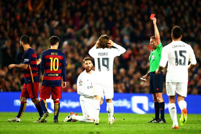 Real Madrid's Sergio Ramos receives a red card from referee Alejandro Jose Hernandez Hernandez 