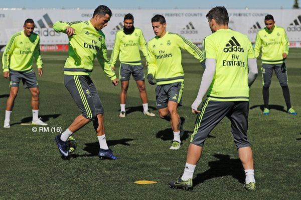 Real Madrid's players during a training session