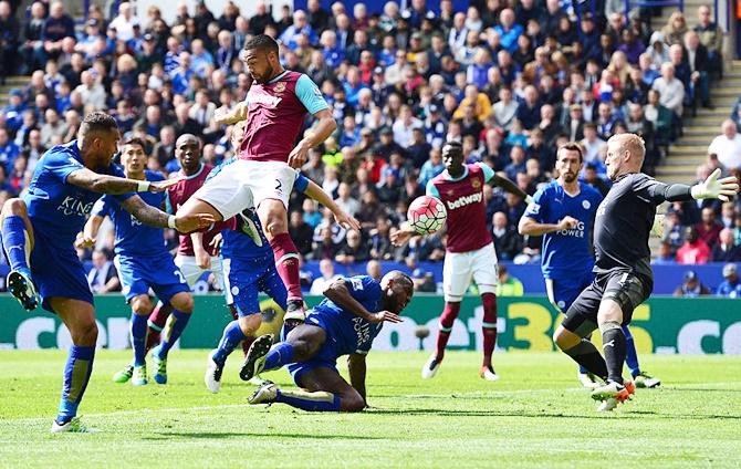 Winston Reid of West Ham United shoots 